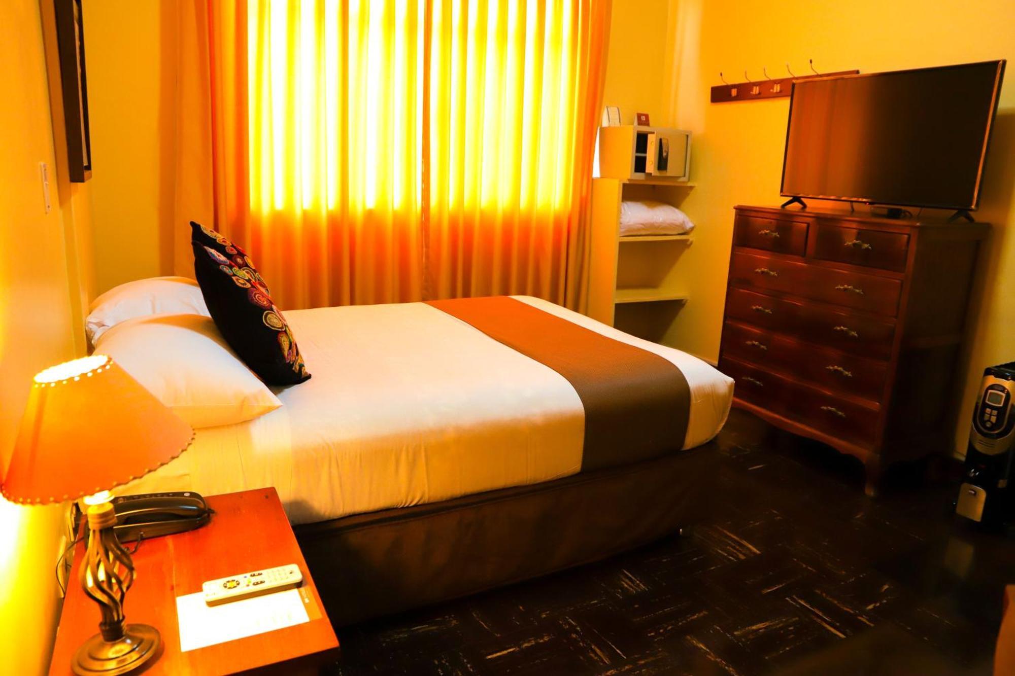 Dm Hoteles Ayacucho Buitenkant foto